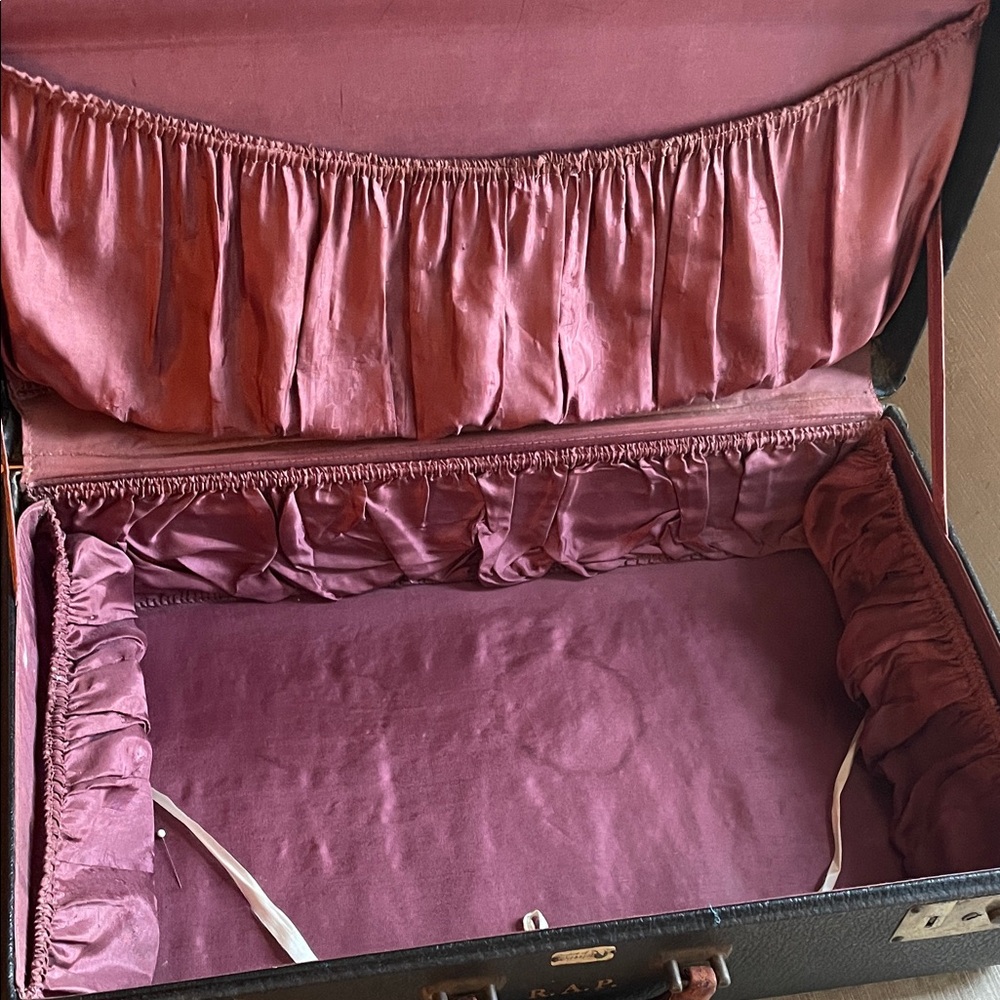 VINTAGE PRODUCT OF WARREN Suitcase 🧳 - Picture 12 of 15